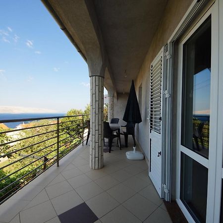 In Apartment Senj  Buitenkant foto
