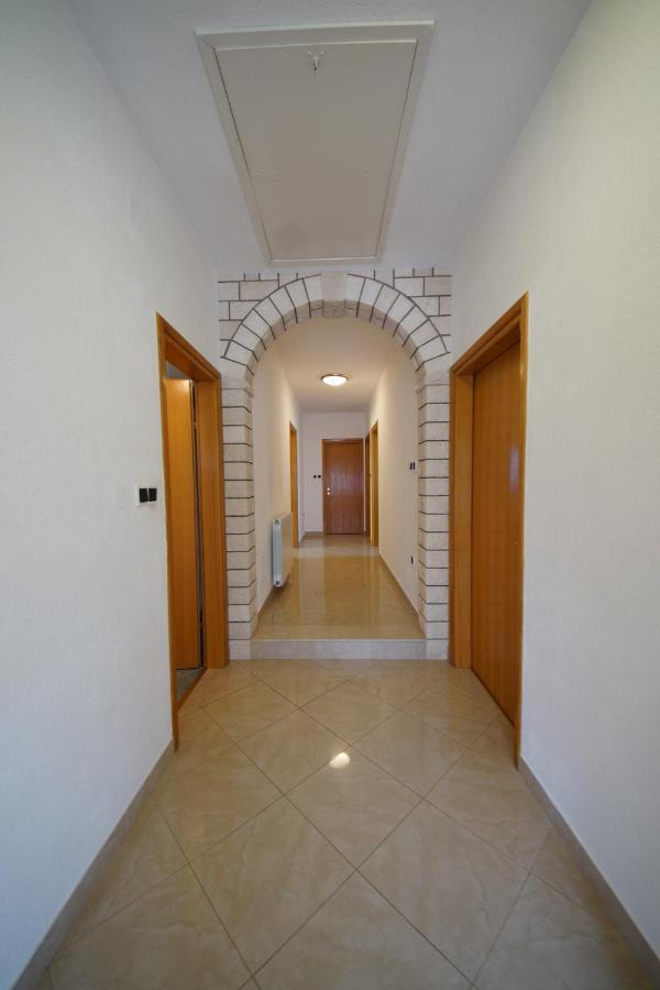 In Apartment Senj  Buitenkant foto